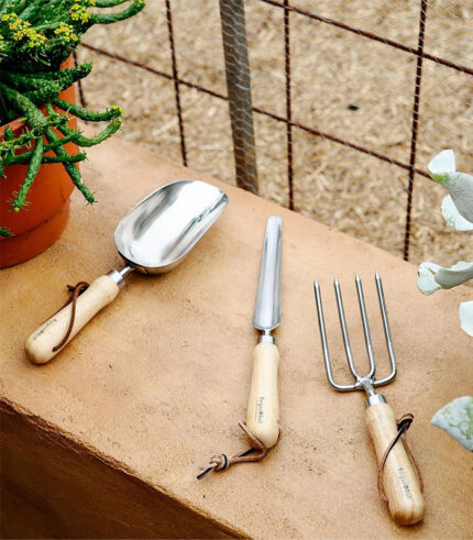 w plant care gardeners tools 1 0.jpg